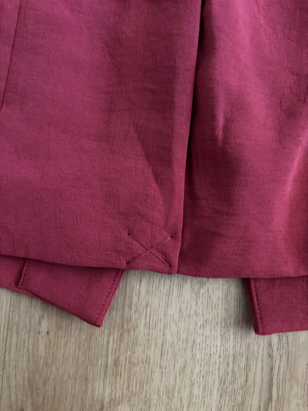 A New Day Button Up Vest Women’s Medium Burgundy Crepe Long Line V Neck - Picture 5 of 8